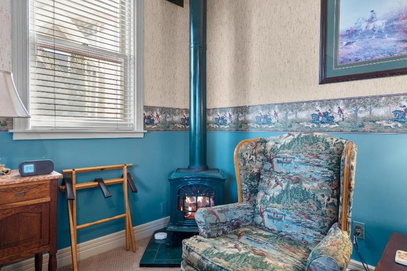 Deluxe King Room image 4