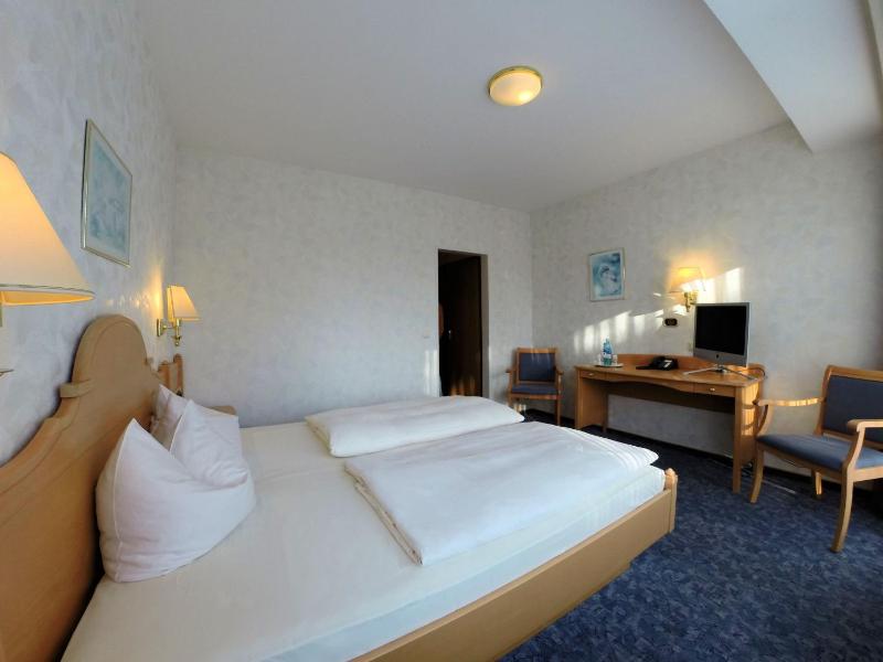 Deluxe Double Room image 1