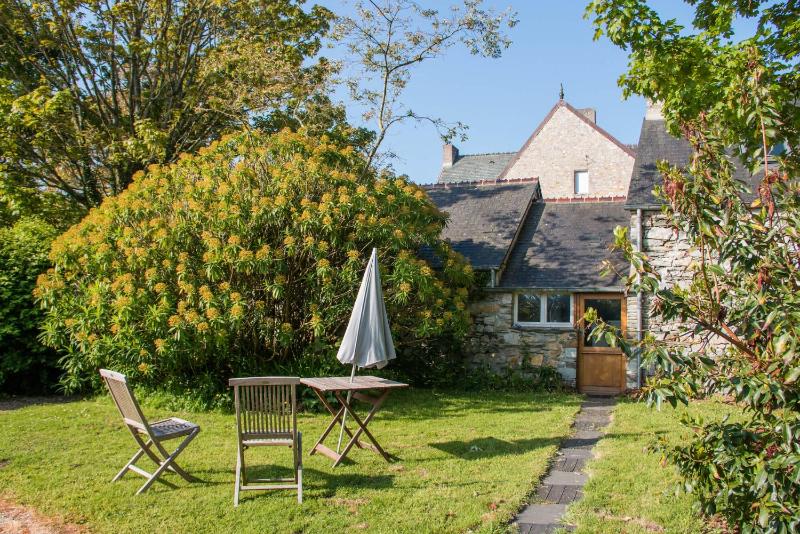 Cottage with Garden View image 1