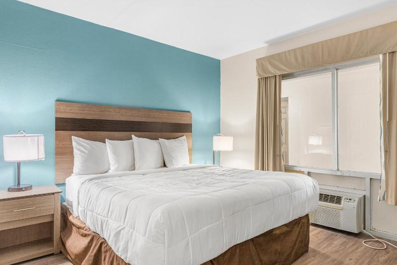 Oceanfront King Suite Non Smoking image 3