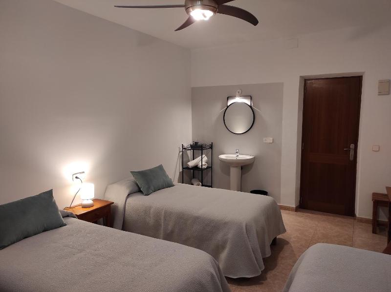 Familiar Double Room with Shared Bathroom image 4