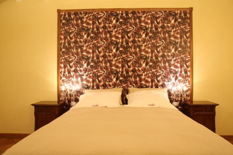 Deluxe Room image 3