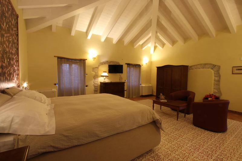 Deluxe Room image 4