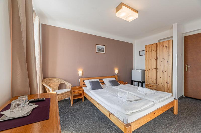 Double Room image 3