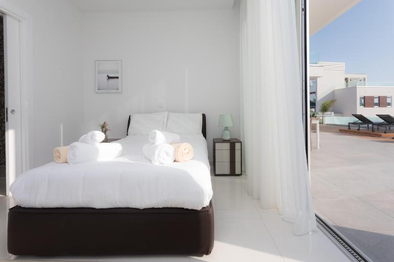 Sea Pearl Beachfront Villas - Anemone - image 3