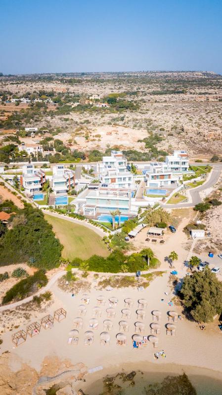 Sea Pearl Beachfront Villas - Anemone - image 7