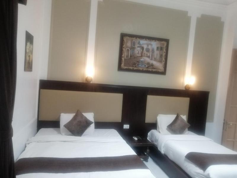 Deluxe Room (2 Adults + 1 Child) image 2