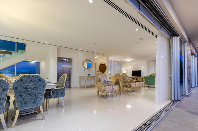 Palace of Mediterranean Beachfront Villa - image 2