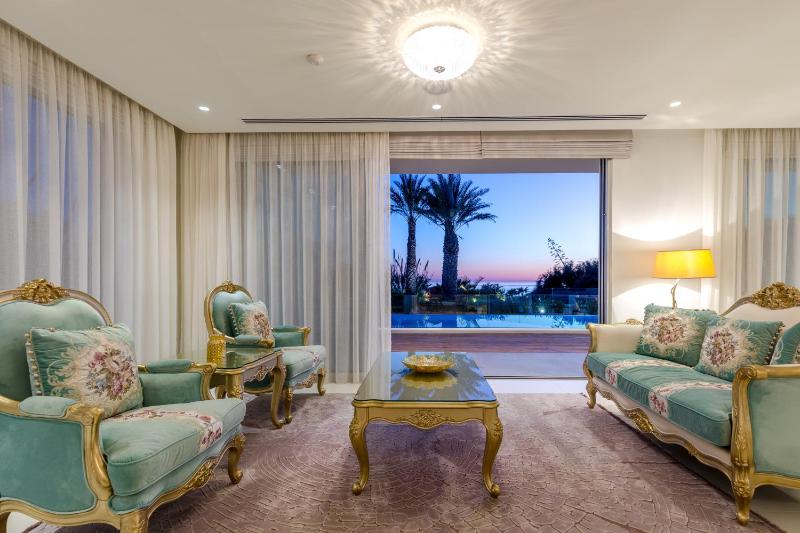 Palace of Mediterranean Beachfront Villa - image 4