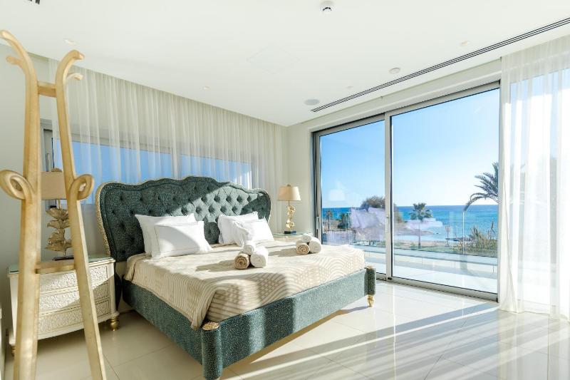 Palace of Mediterranean Beachfront Villa - image 10