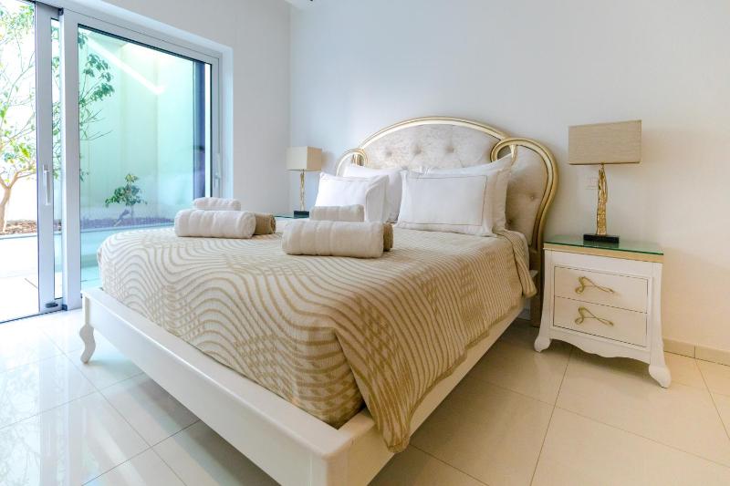 Palace of Mediterranean Beachfront Villa - image 7