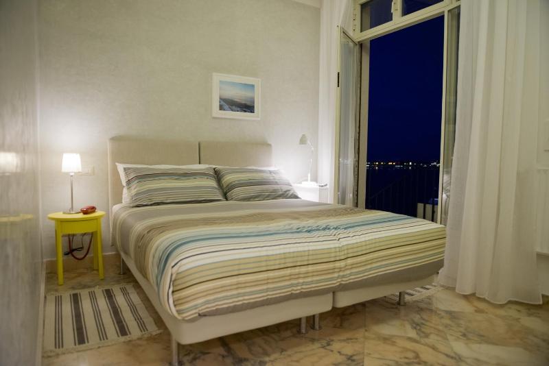 Deluxe Room image 3