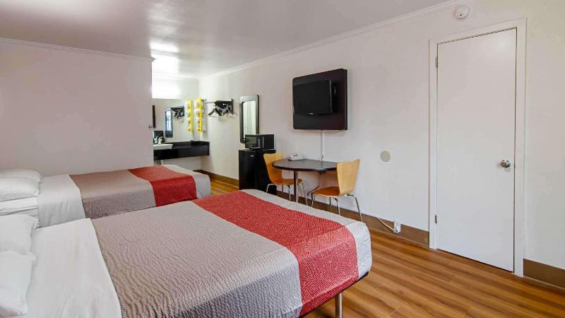 Deluxe Quadruple Room - Smoking image 3