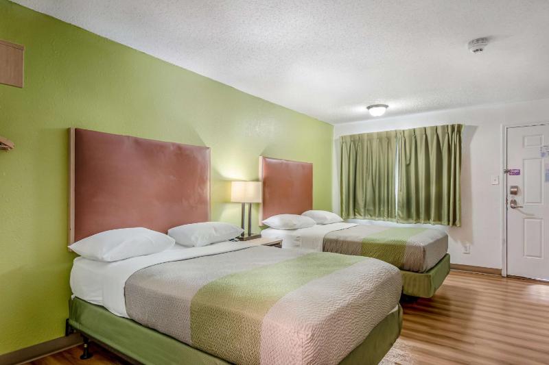 Quadruple Room - Non-Smoking image 3