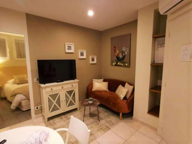 One-Bedroom Apartment image 1