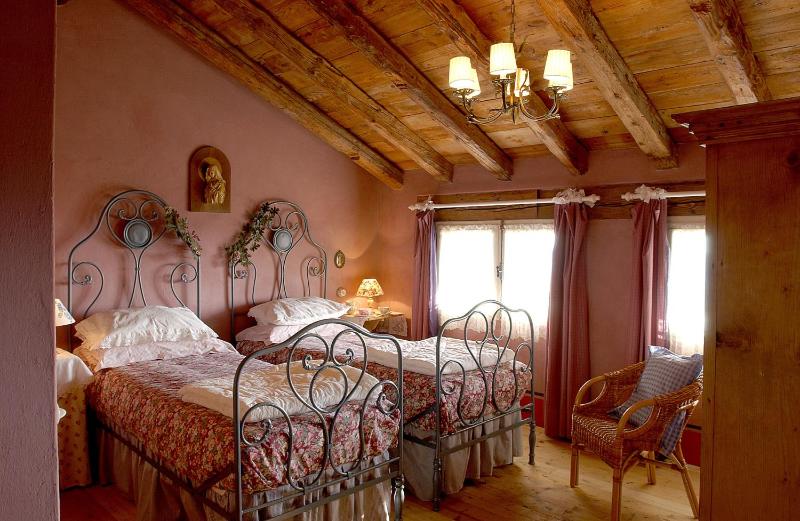 Double or Twin Room image 4