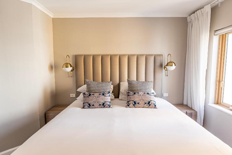 Premium King Apartment with City View image 3