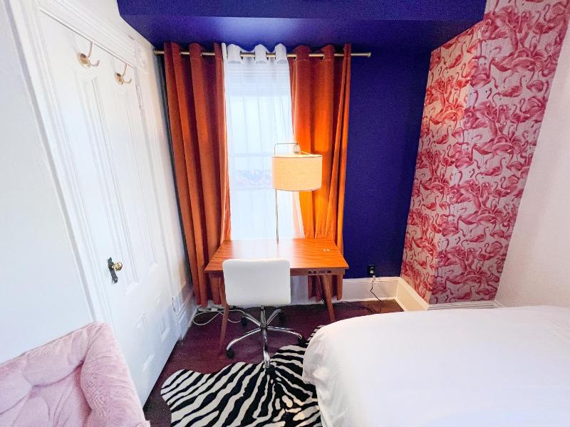 Queen Room image 3