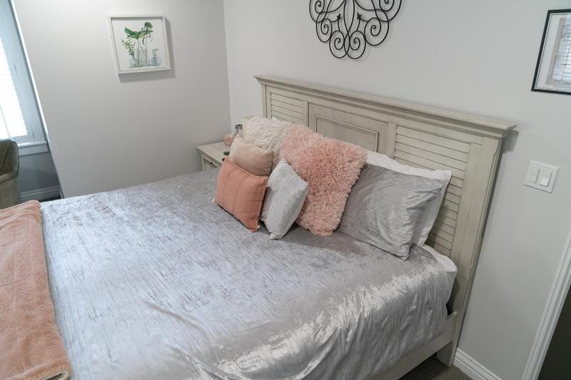 King Room with Mountain View image 3