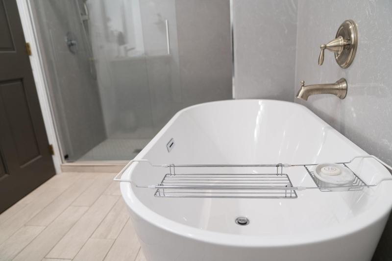 Deluxe Double Room with Bath image 4