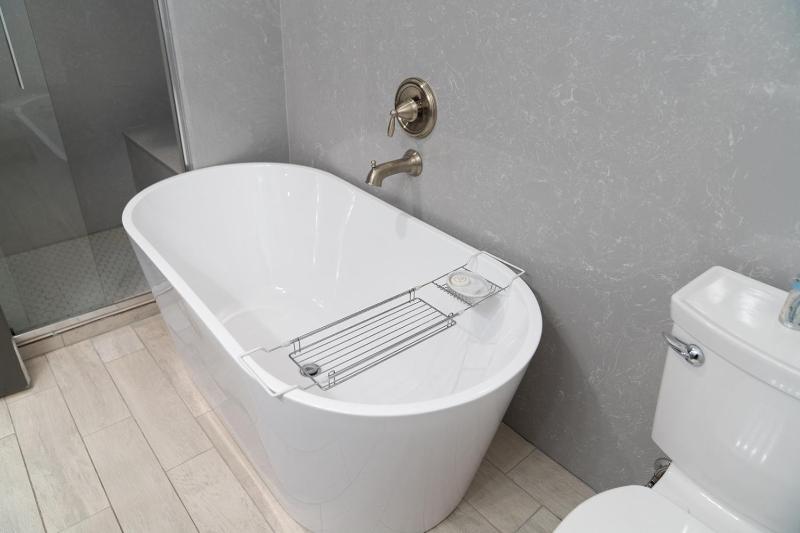 Deluxe Double Room with Bath image 3