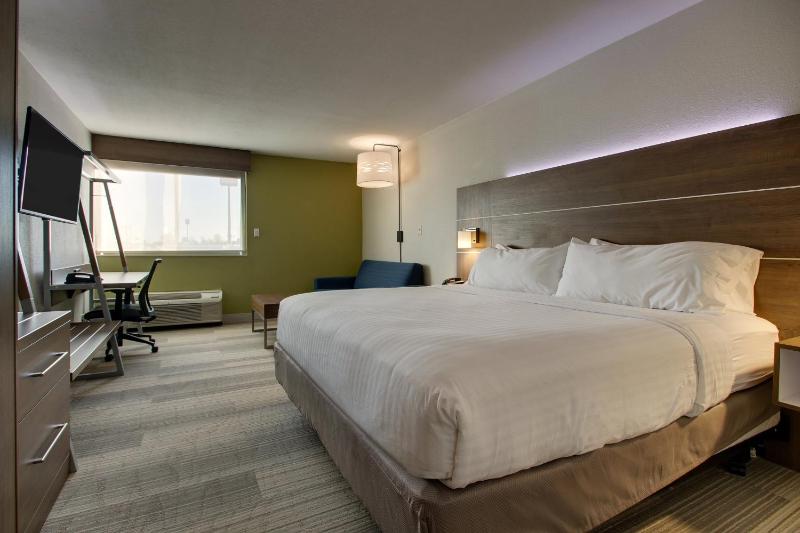 King Suite with Sofa Bed image 3