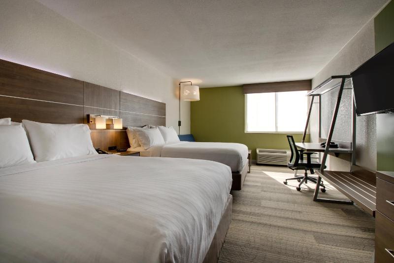 Queen Suite with Two Queen Beds and Sofa Bed image 3