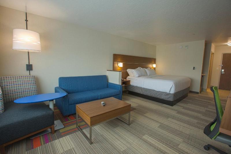King Suite with Sofa Bed image 3