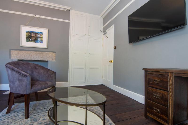 Deluxe Twin Room image 3