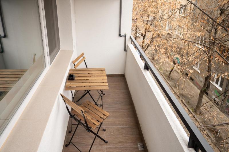 Modern and Cozy 1BDR Apartment in the City Center - image 12