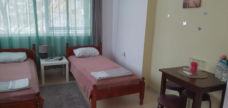 Economy Triple Room with Shared Bathroom image 4