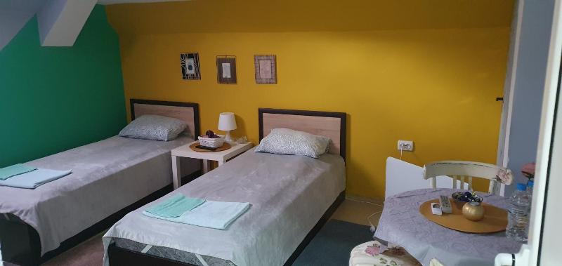 Twin Room image 4