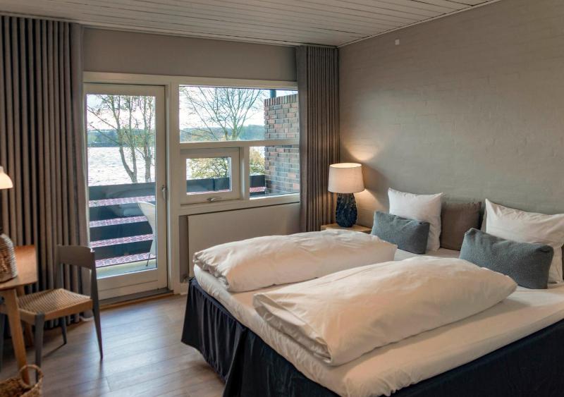 Double Room with Sea View image 3