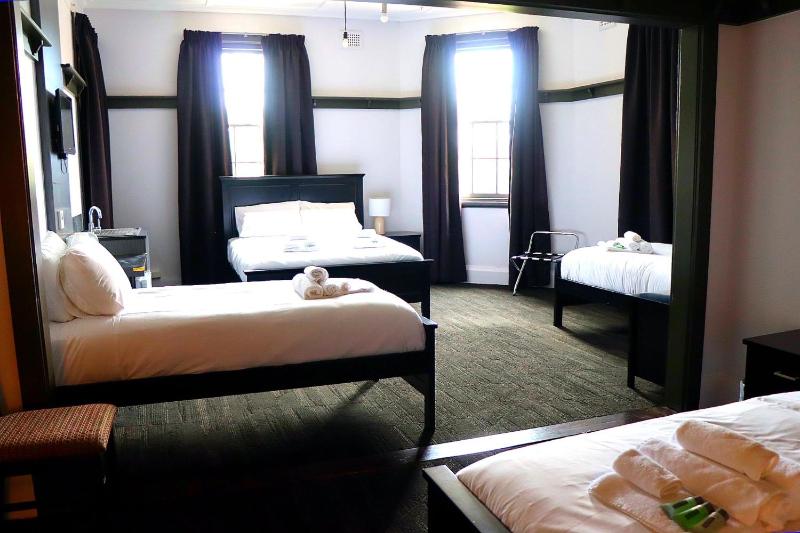 Quadruple Room with Shared Bathroom image 2
