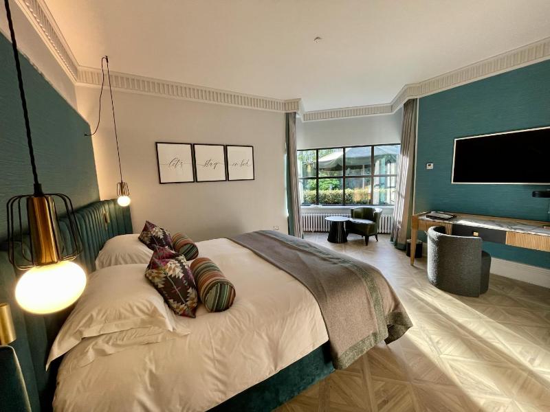 Superior Double Room image 3