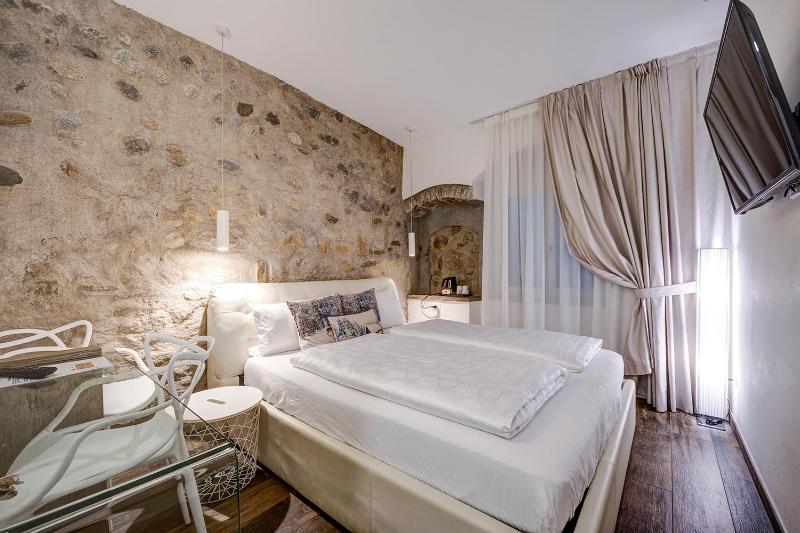 Small Double Room image 1