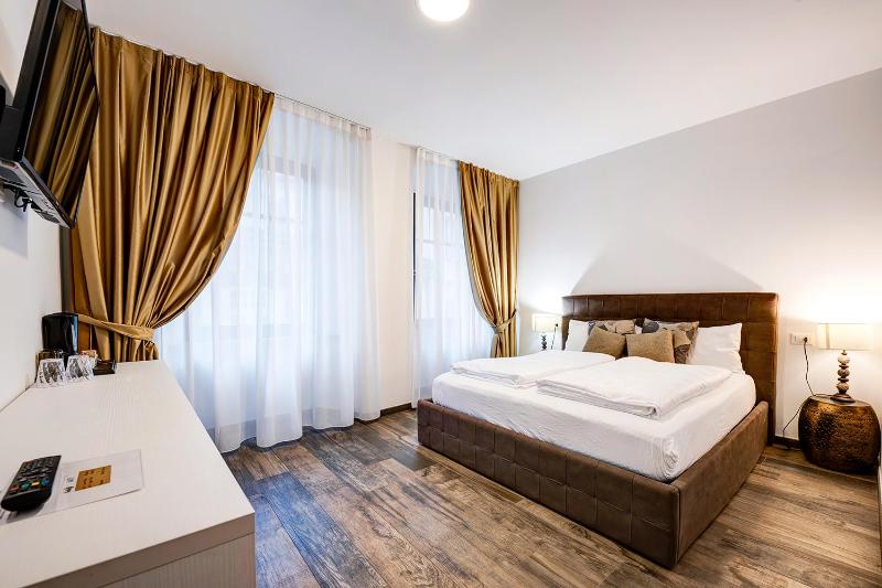 Deluxe Double Room image 1