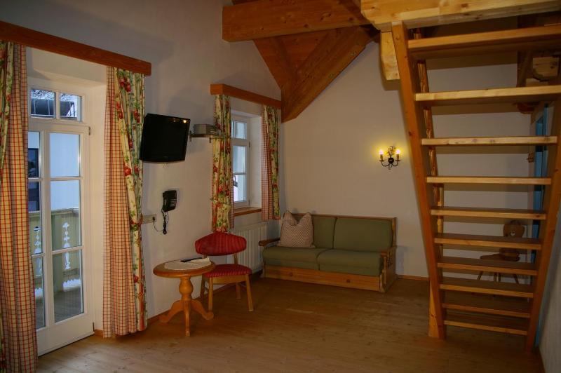 Superior One-Bedroom Apartment image 3
