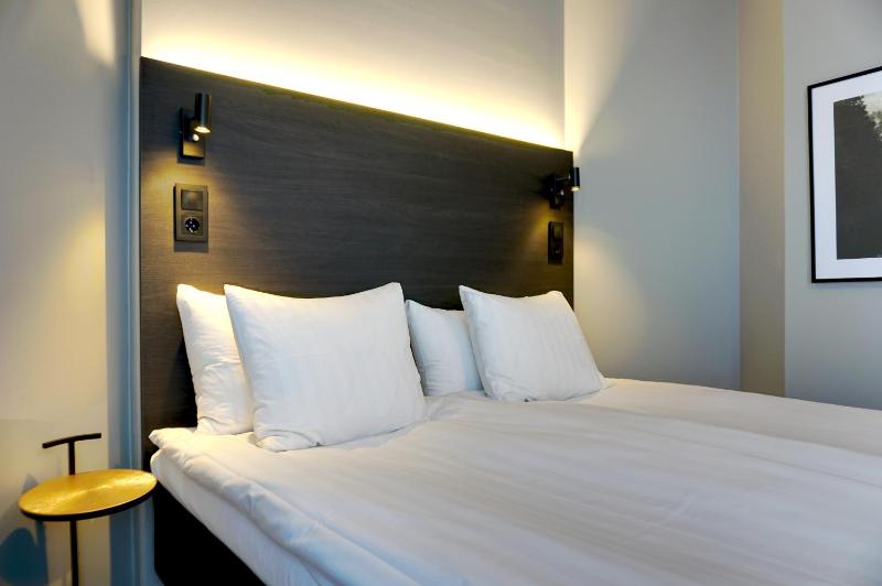 Standard Double Room image 3