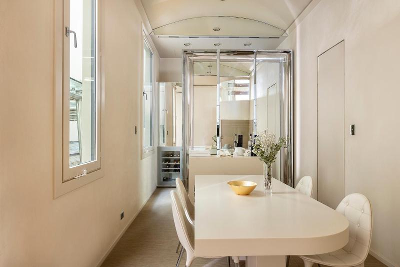 Grand Suite image 2