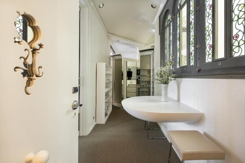 Royal Suite image 3