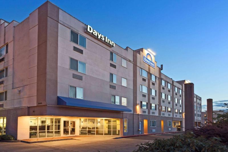 Days Inn by Wyndham Seatac Airport - image 1