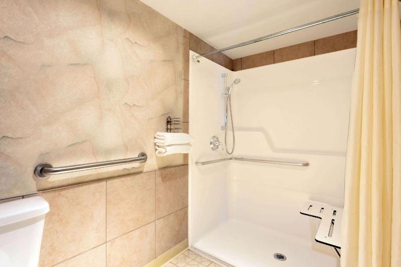 Days Inn by Wyndham Seatac Airport - image 3