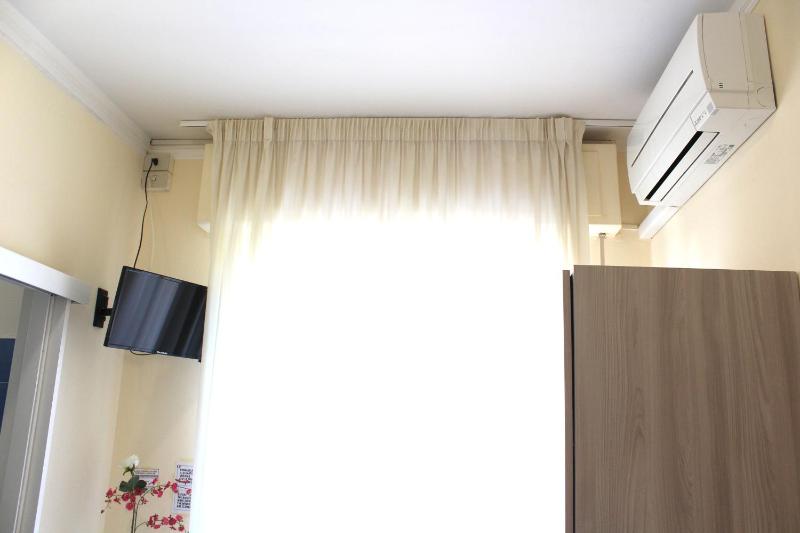 Single Room with Private Bathroom and Balcony image 3