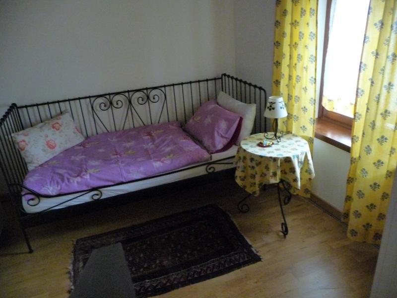 One-Bedroom Apartment (5 Adults) image 2