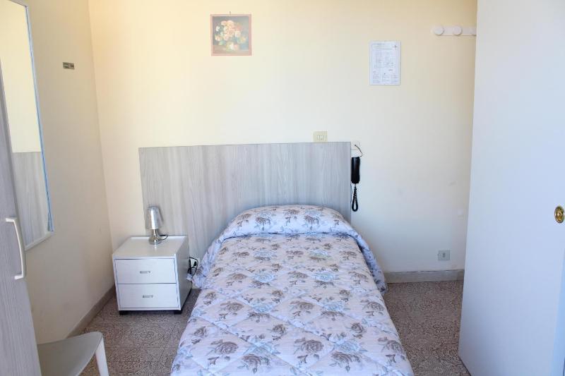 Single Room with Private Bathroom and Balcony image 1