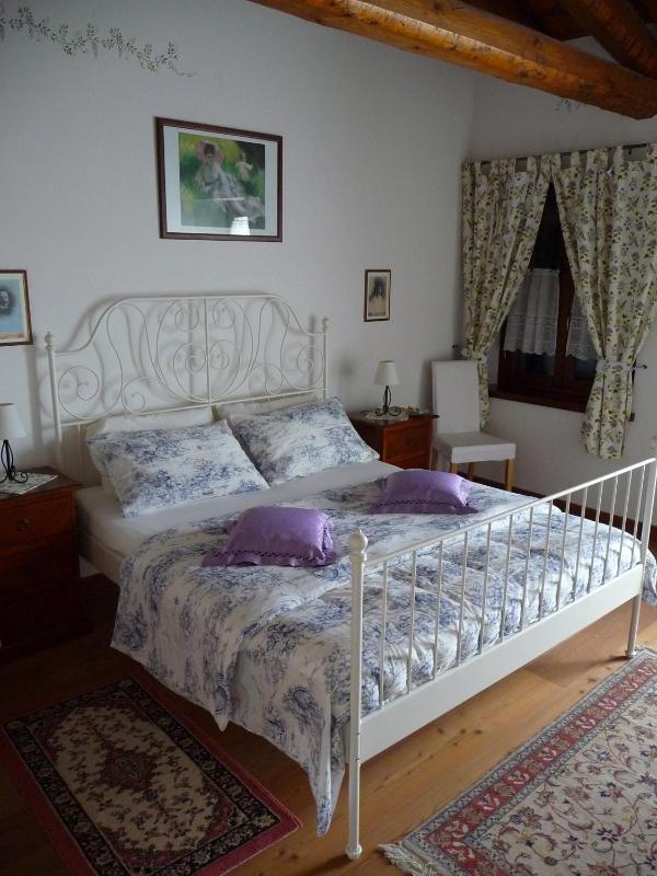 Double Room with Balcony image 4