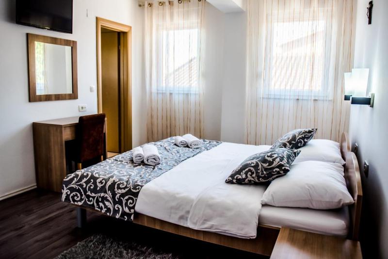 Double Room image 1
