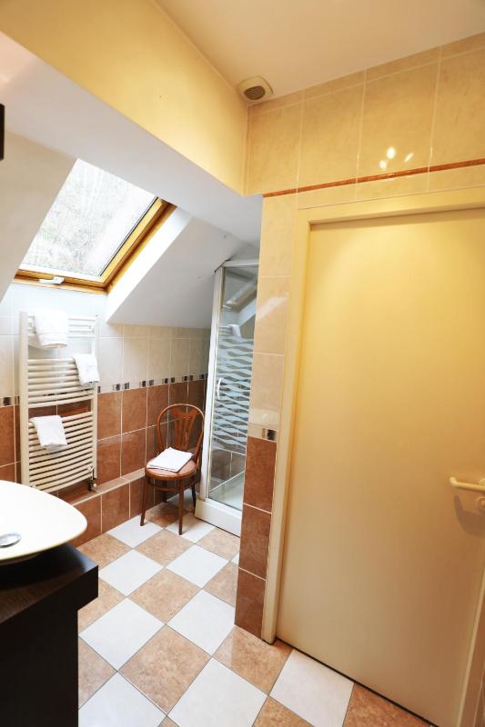 Twin Room image 2