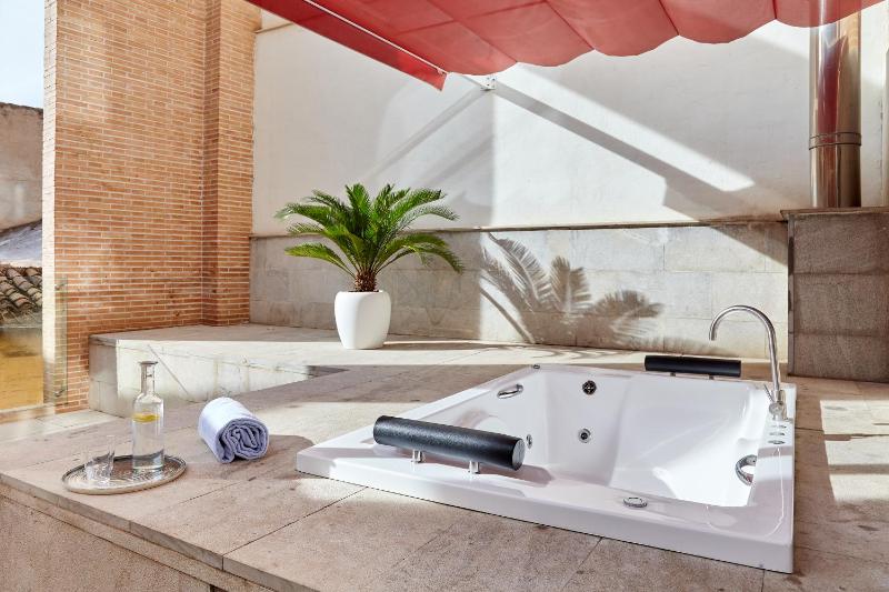 Junior Suite with Terrace and Spa Bath image 1